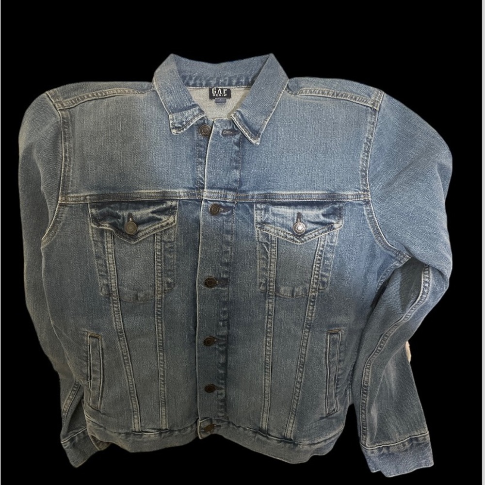 Gap Women’s Denim Jacket in medium. NWT